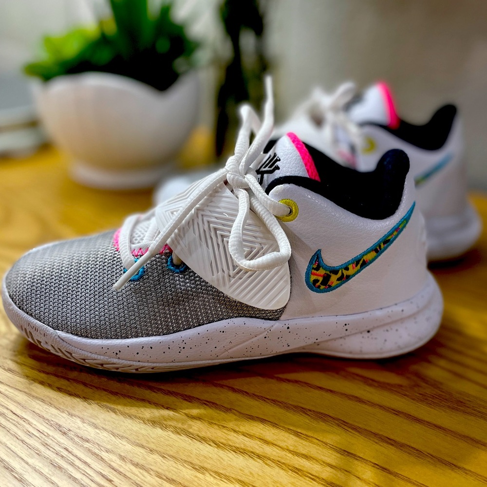 NIKE Kyrie Flytrap III South Beach Basketball Shoes Sneakers Toddler Girls